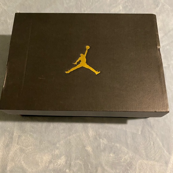 AIR JORDAN 1LOW(GS) size 6y - Picture 8 of 8